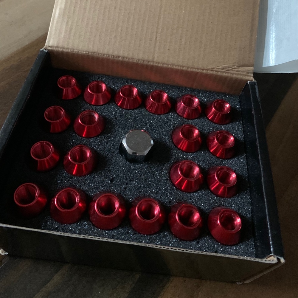 Lug Nuts LG-T777-125-RD M12 x 1.25